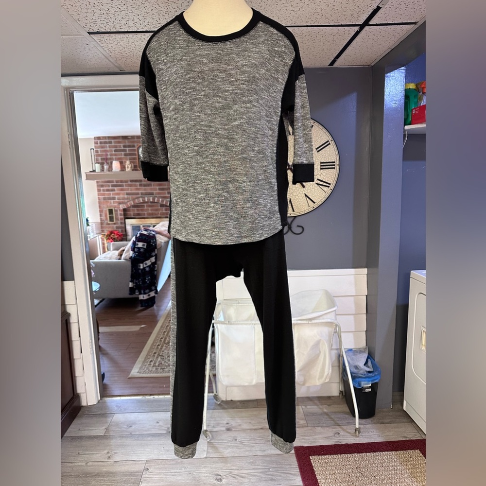 Simply vera S gray and black pajamas